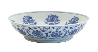 Lot 115 - A Chinese blue and white plate