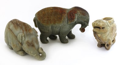Lot 98 - A collection of three Chinese jade carvings