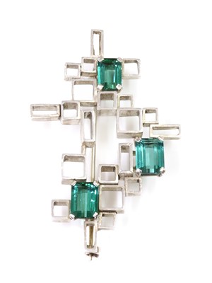 Lot 258 - A three stone tourmaline brooch/pendant, by Iris Oakes, c.1970