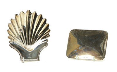 Lot 41 - A George III silver shell-shaped dish