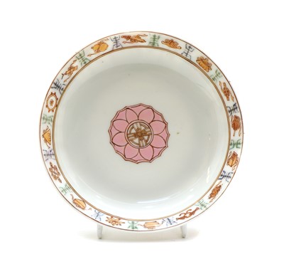 Lot 89 - A Chinese famille rose dish