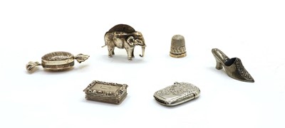 Lot 40 - A silver vinaigrette