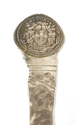 Lot 510 - A cased set of twelve American silver ice cream spoons and cutter