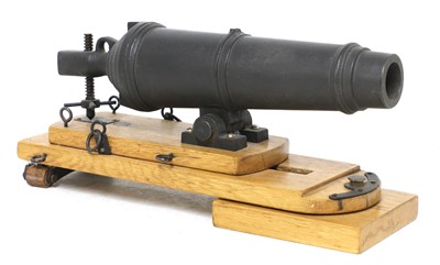 Lot 726 - A model of a late 18th century naval carronade