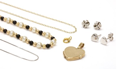 Lot 196 - A quantity of gold jewellery