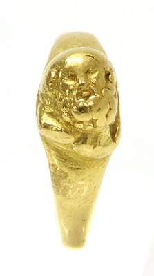 Lot 6 - A high carat gold cameo ring