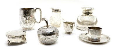 Lot 26 - A collection of silver items