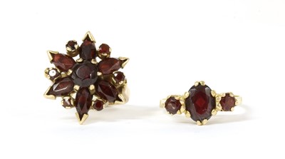Lot 191 - A 9ct gold garnet cluster ring