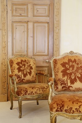 Lot 27 - A pair of French Louis XV giltwood fauteuils à la reine
