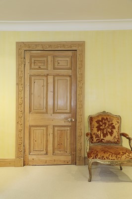 Lot 27 - A pair of French Louis XV giltwood fauteuils à la reine