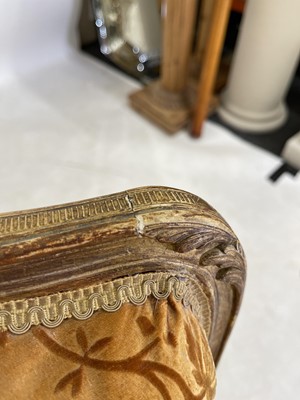 Lot 27 - A pair of French Louis XV giltwood fauteuils à la reine