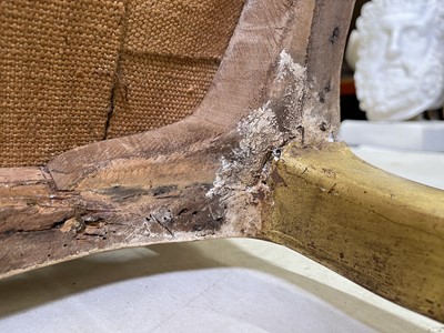 Lot 27 - A pair of French Louis XV giltwood fauteuils à la reine
