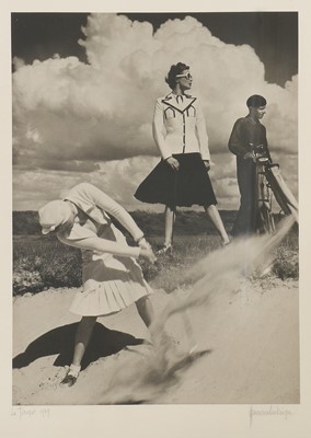 Lot 425 - Norman Parkinson (1913-1990)