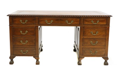 Lot 354 - An Edwardian mahogany pedestal desk