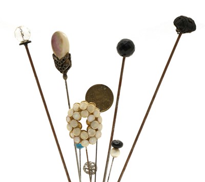 Lot 114 - A collection of treen items