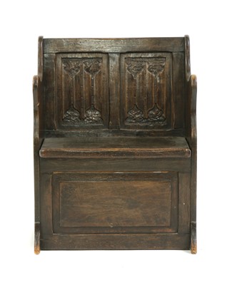 Lot 261 - A small oak monks bench
