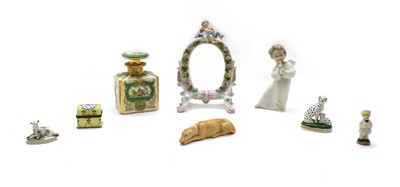 Lot 200 - Twenty three porcelain ornaments