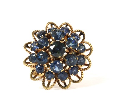 Lot 128 - A gold sapphire bombé cluster ring