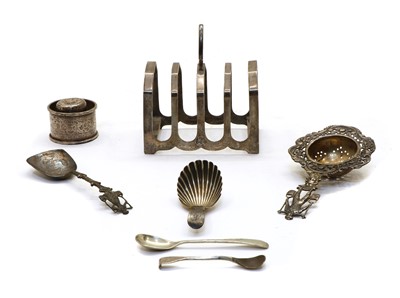Lot 14 - A mixed lot of silver items