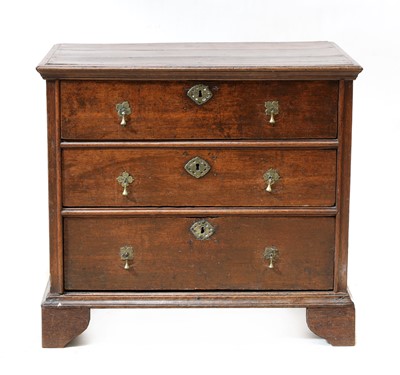 Lot 239 - A small oak chest of drawers