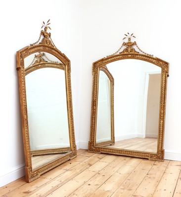 Lot 466 - A pair of giltwood wall mirrors