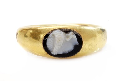 Lot 10 - A Roman hollow gold hardstone cameo ring