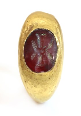 Lot 6 - A Roman hollow gold hardstone intaglio ring