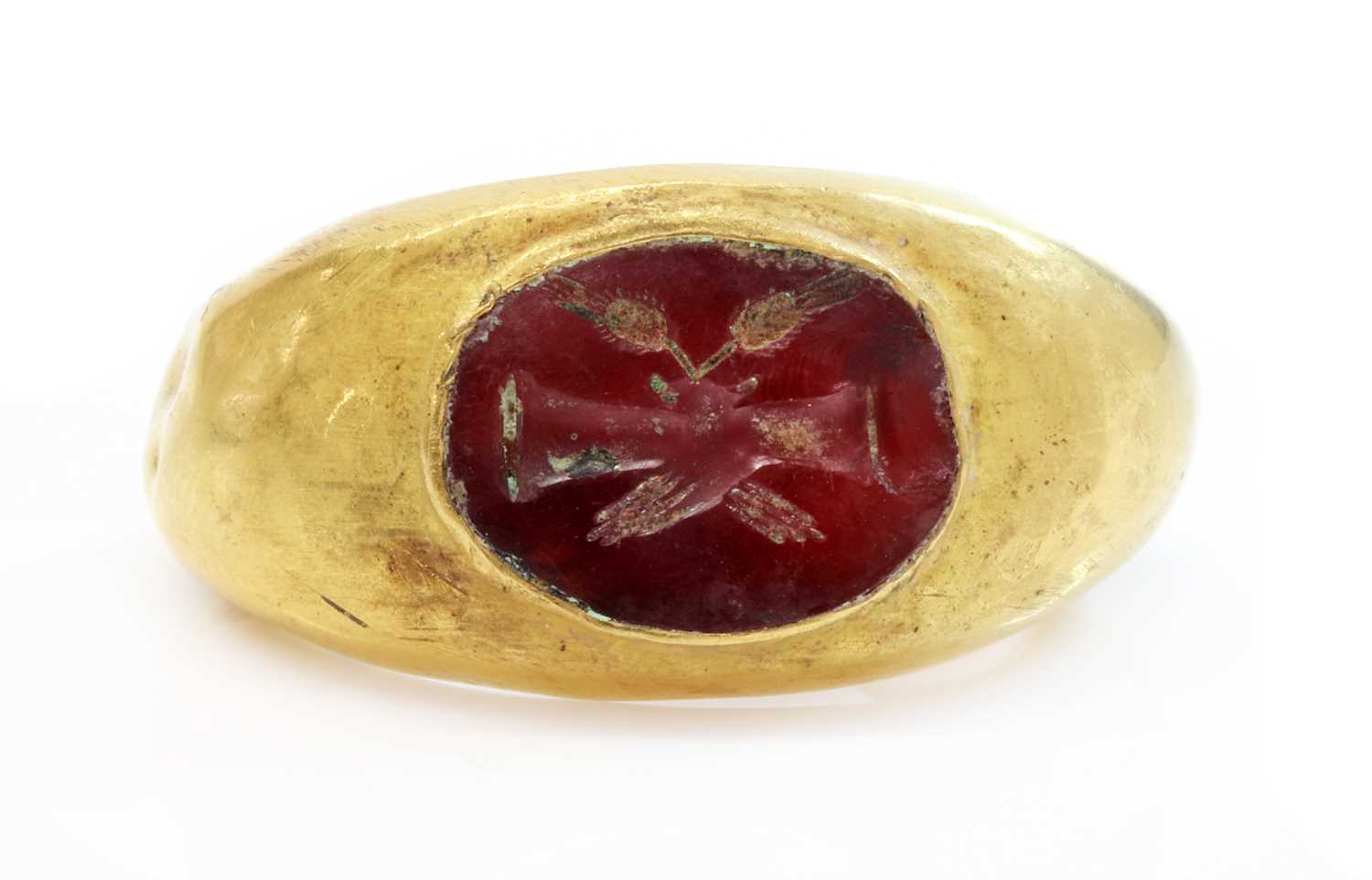 Lot 6 - A Roman hollow gold hardstone intaglio ring