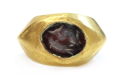 Lot 9 - A Roman hollow gold hardstone intaglio ring
