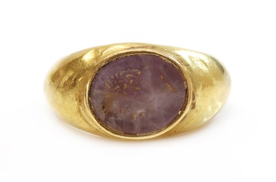 Lot 12 - A Roman hollow gold hardstone intaglio ring