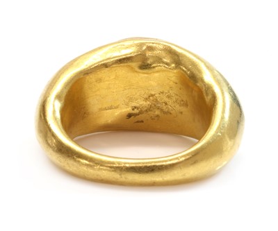 Lot 12 - A Roman hollow gold hardstone intaglio ring