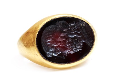Lot 4 - A Roman hollow gold hardstone intaglio ring