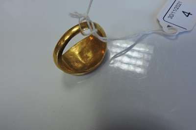 Lot 4 - A Roman hollow gold hardstone intaglio ring