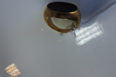 Lot 4 - A Roman hollow gold hardstone intaglio ring
