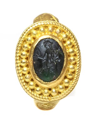 Lot 5 - A Roman gold hardstone intaglio ring