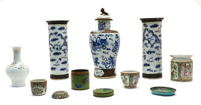 Lot 96 - A Chinese blue and white porcelain garniture