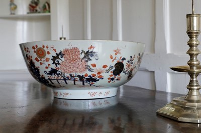 Lot 207 - A large Chinese Imari punchbowl