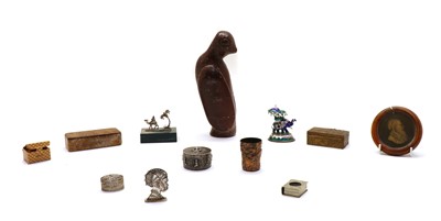 Lot 42 - An Inuit hardstone carving of a bird