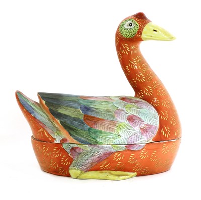 Lot 56 - A large Chinese porcelain tureen and cover