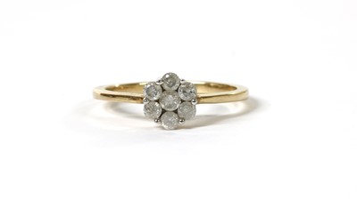 Lot 56 - A gold diamond daisy cluster ring