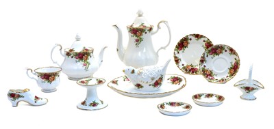 Lot 169 - A large collection of Royal Albert Old Country Roses