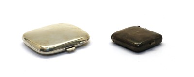 Lot 15 - An Edwardian silver combination vesta and sovereign case