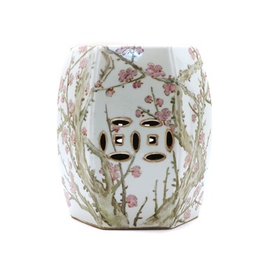 Lot 112 - A small Chinese famille rose garden seat