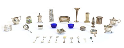 Lot 51 - A collection of silver items