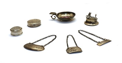 Lot 39 - A silver circular box and cover