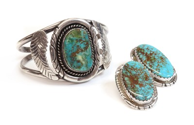 Lot 277 - A silver Navajo torque style cuff bangle