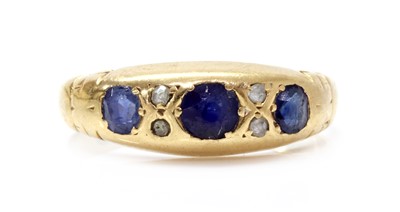Lot 1029 - An Edwardian 18ct gold sapphire and diamond ring