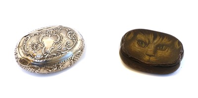 Lot 33 - A Victorian silver snuff box