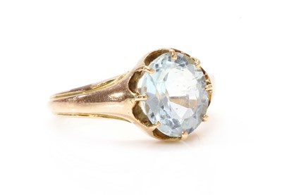 Lot 116 - A single stone aquamarine ring, c.1900