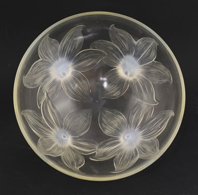 Lot 186 - A Lalique 'Lys' opalescent glass bowl